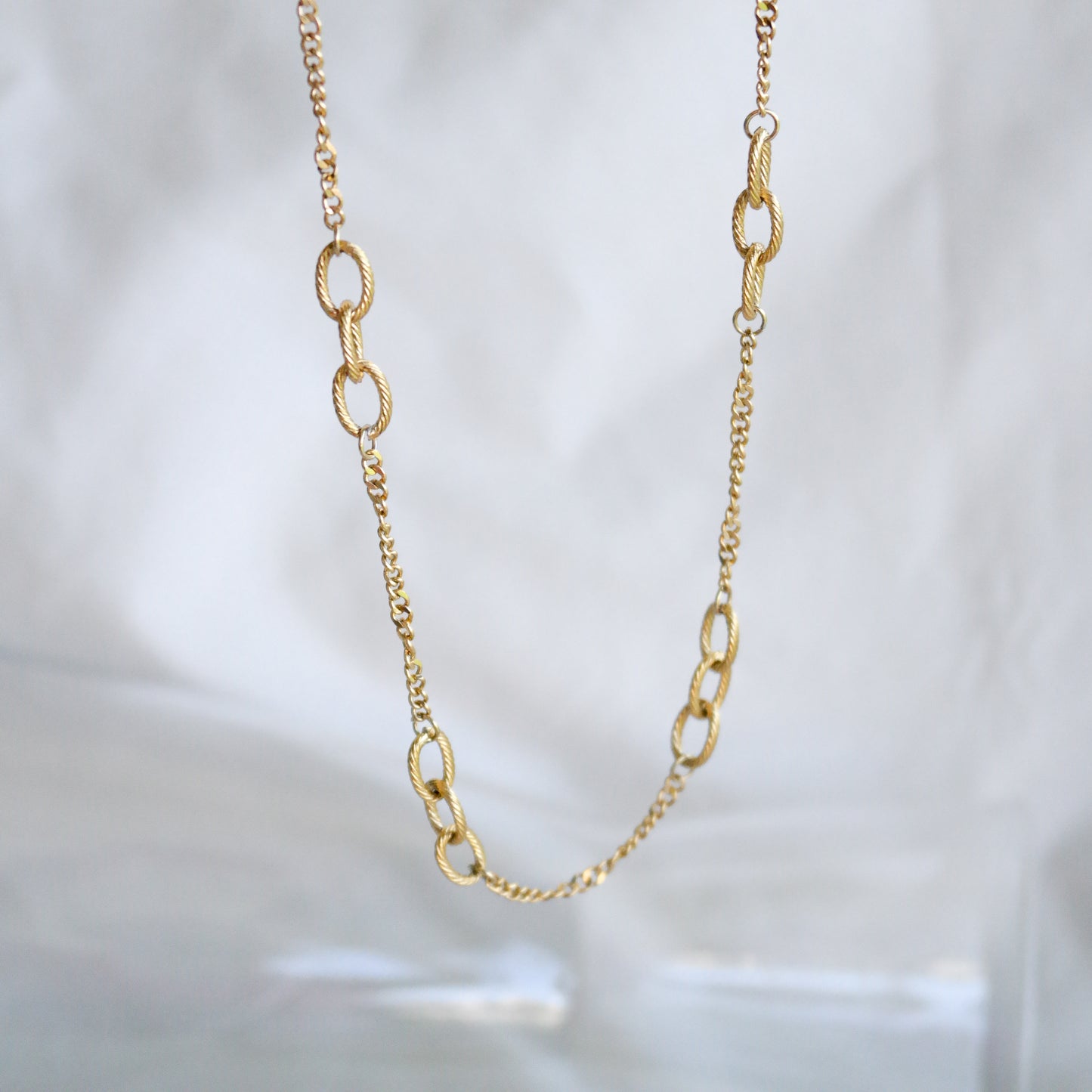 Choker Karol