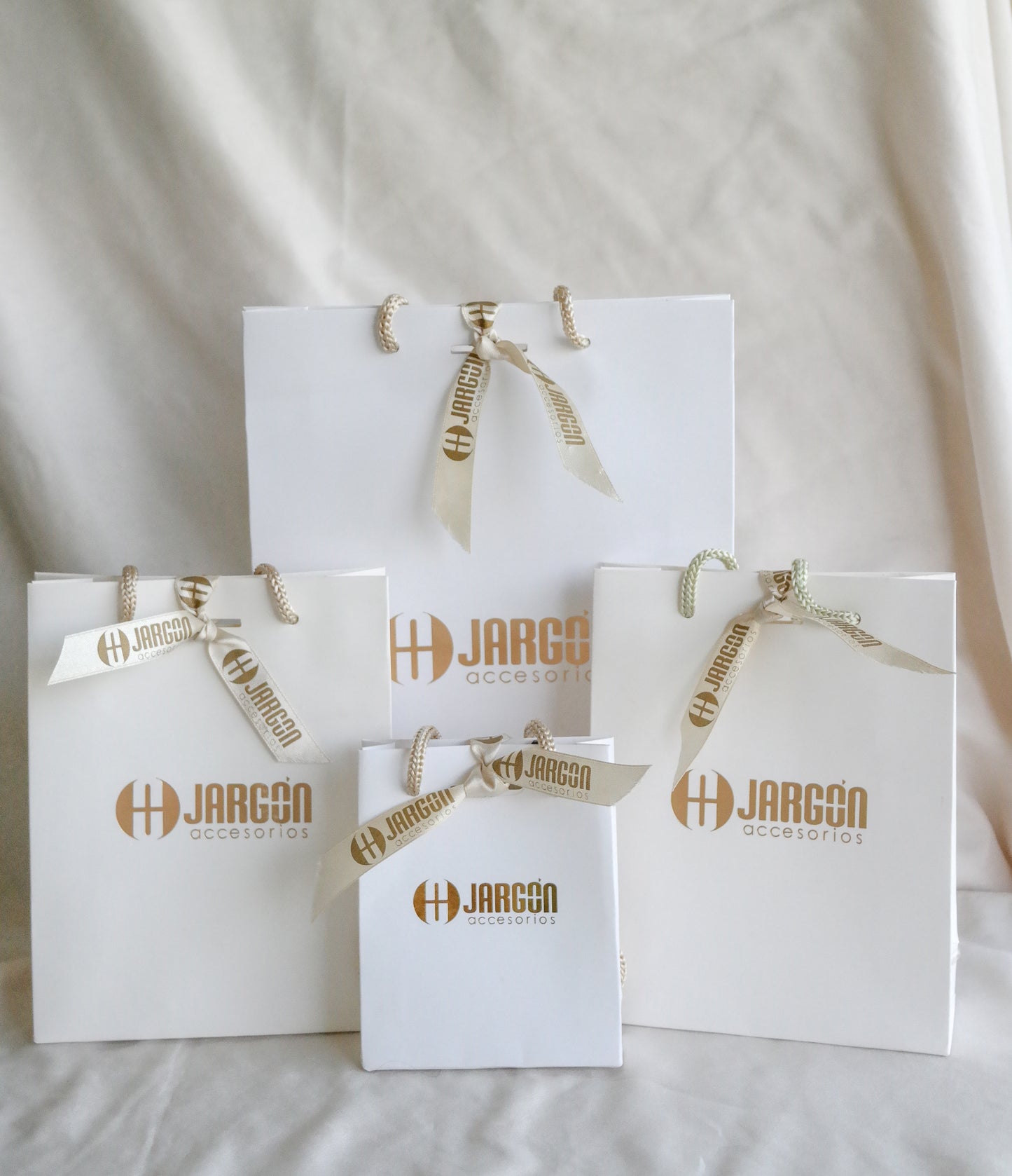 bolsa de regalo, regalos economicos joyas accesorios tendencias 2021 accesorios canarias. Joyeria hipoalergenica 