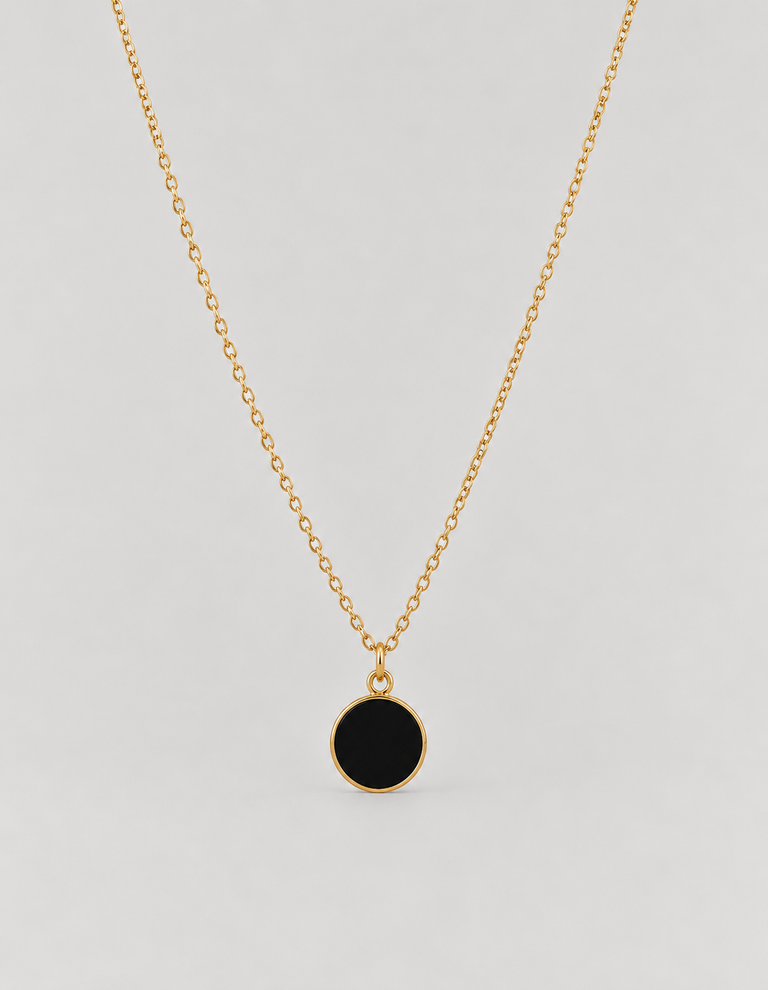 Collar Medallón Negro